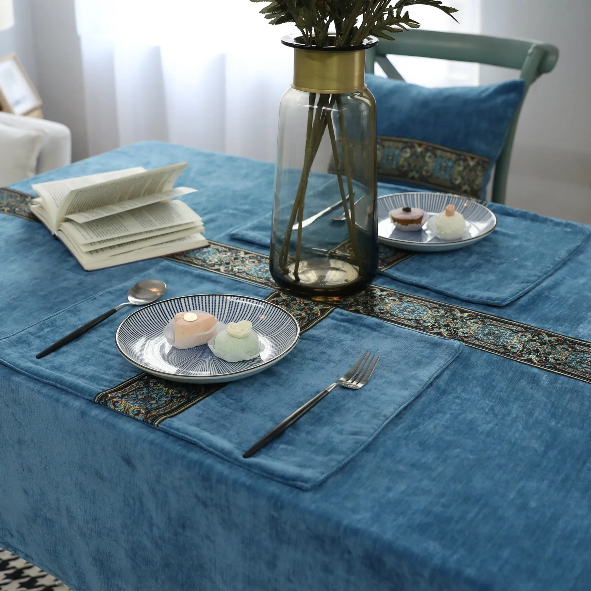 Embroidered Tablecloth Blue Double-Sided Velvet Lace Rectangular Tablecloth